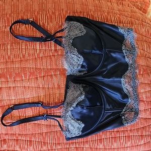 Victoria's Secret EUC sz34C dark blue w/light blue lace, boning support,stretch